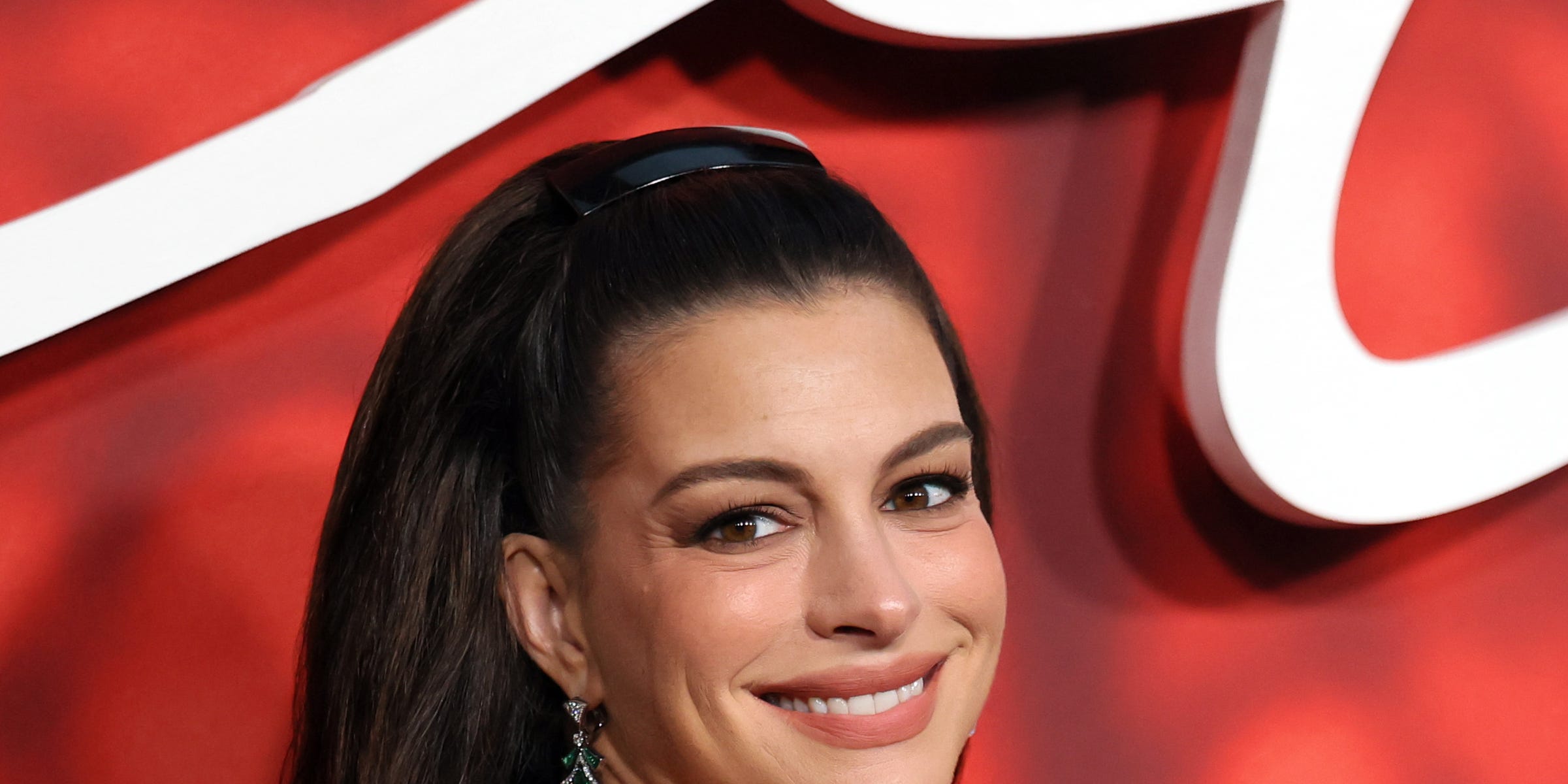 Anne Hathaway’s “Cherry Noir” manicure is fall’s moodiest nail trend