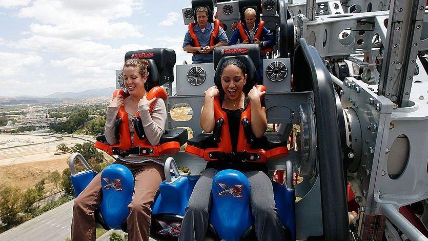 O acidente em montanha-russa do Six Flags que deixou um morto e vários ...