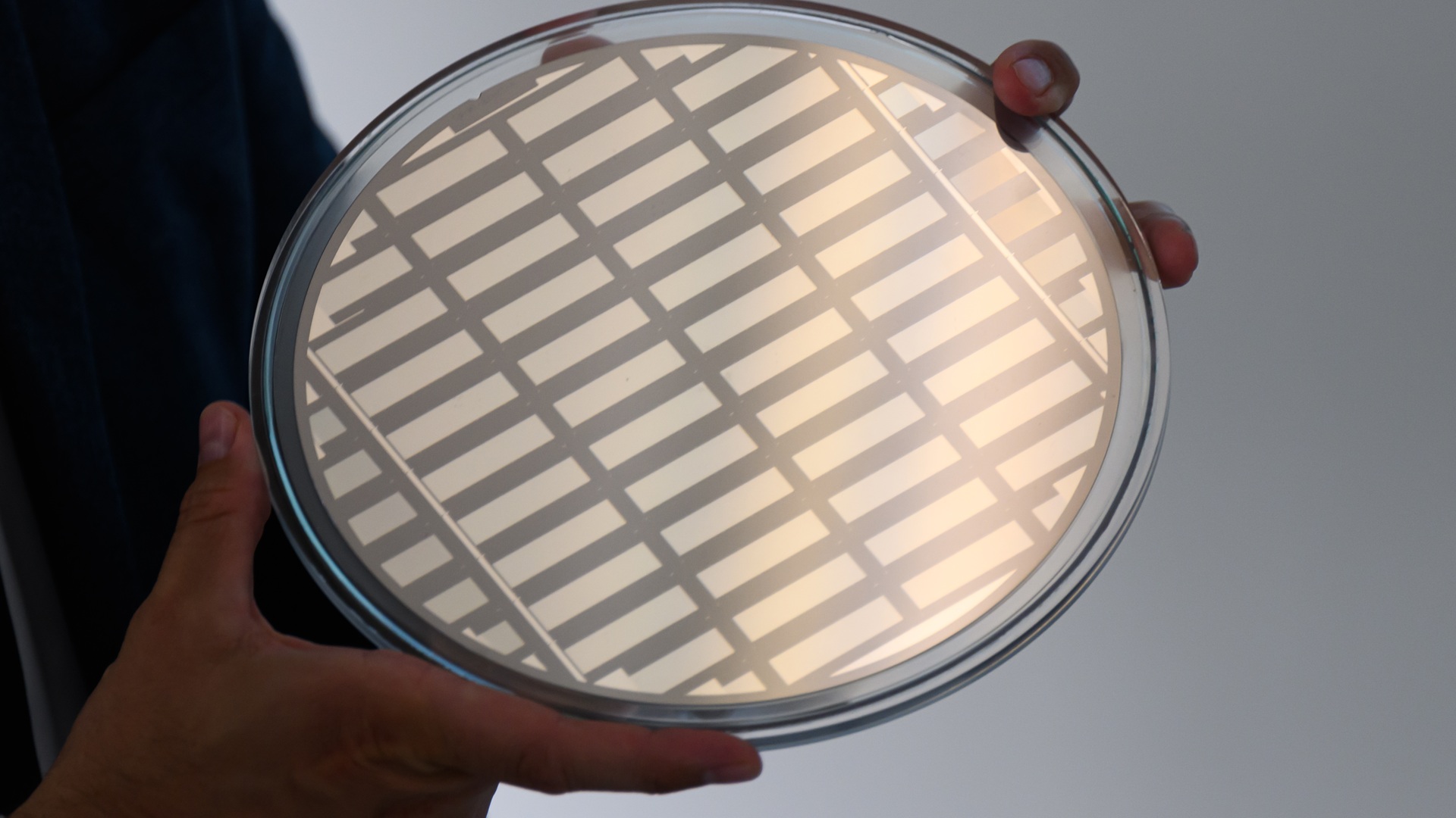 Light-based processor aims to tackle power, bandwidth limits of ...