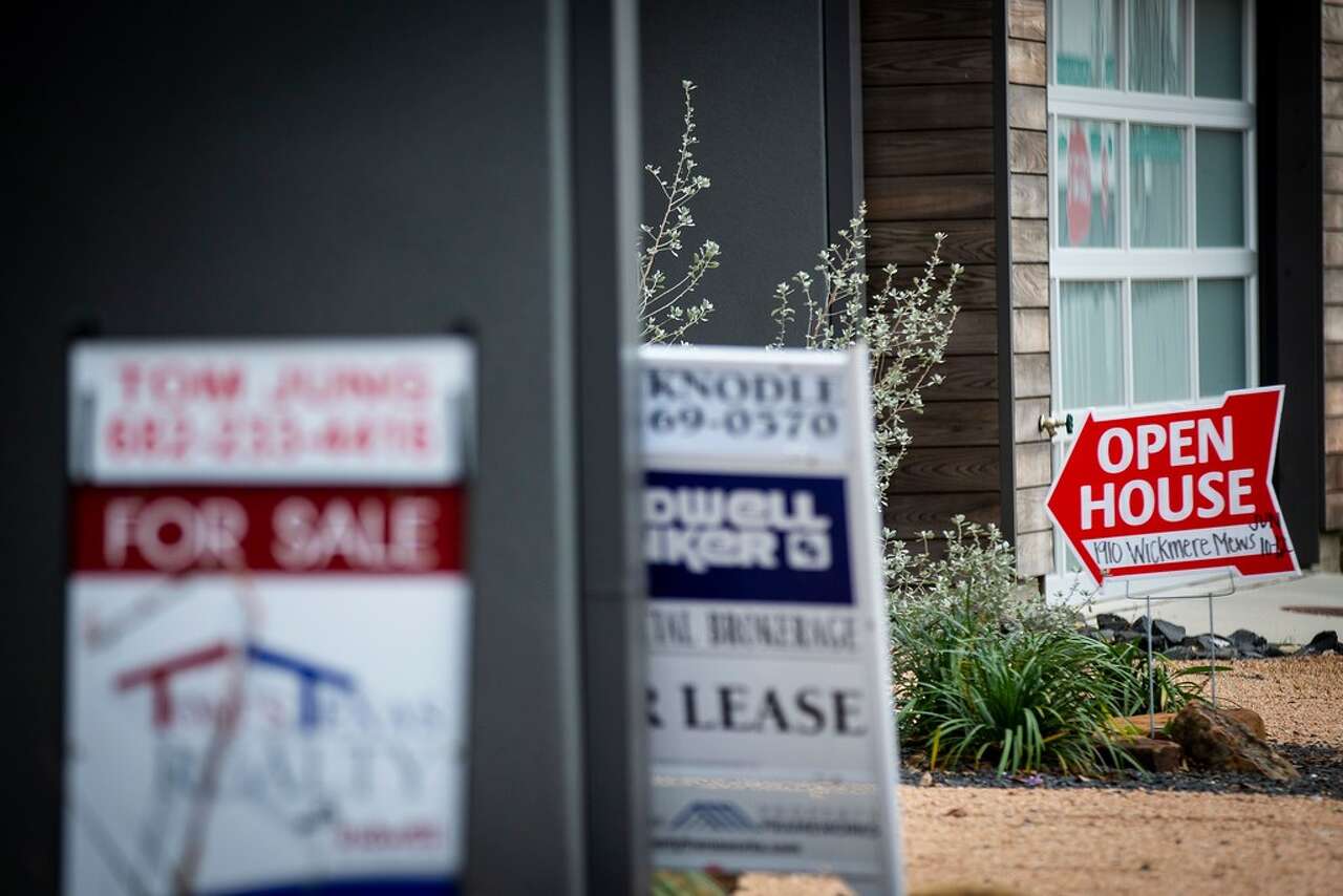 D-FW home sellers outnumber buyers, but mortgage rates are rising. What ...