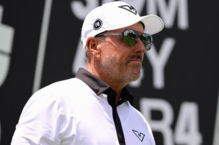 Phil Mickelson makes drastic off-course move amid ongoing personal problems