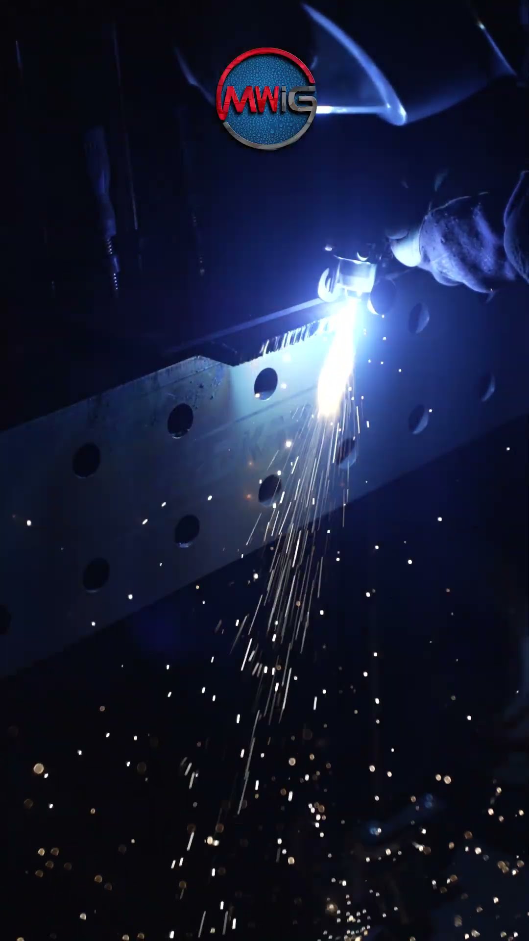 Plasma cutting made easy: wheeled guide attachment in action!