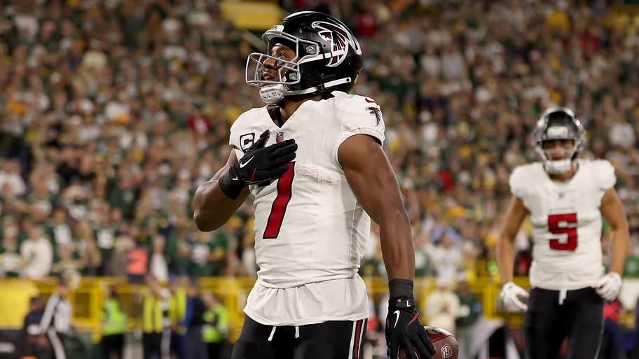 Bijan Robinson gets the NFL recognition he deserves after record ...