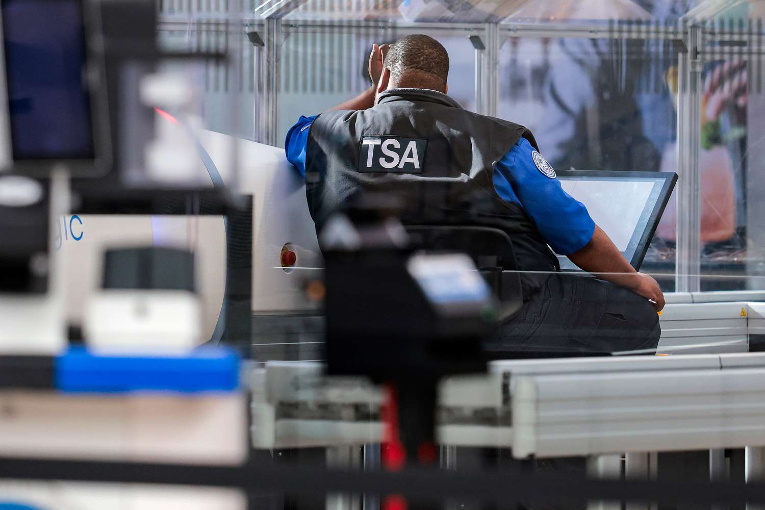 TSA officers no longer allowed to sit down, chairs being removed from ...