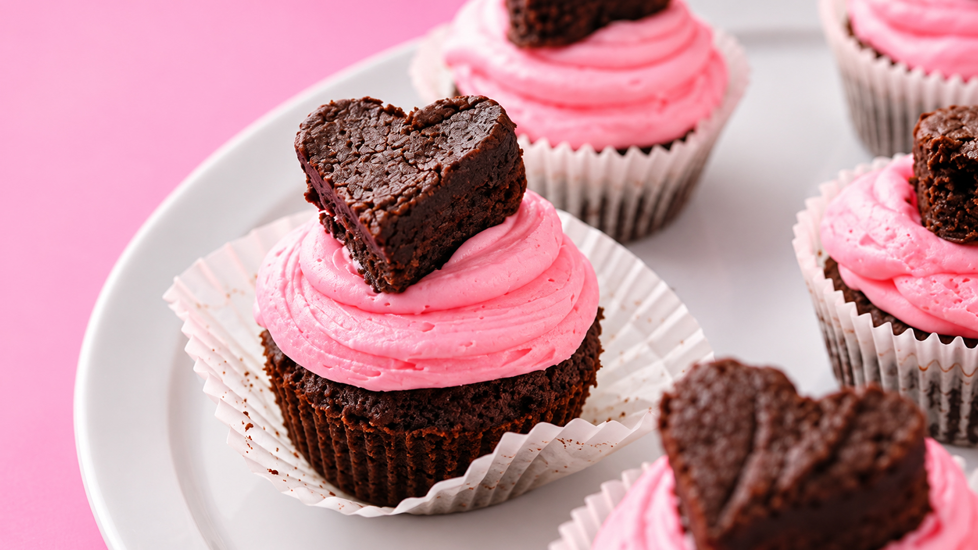 This genius cookie cutter trick turns a simple brownie into an adorable ...