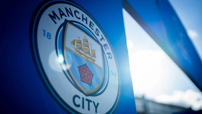 Gabriel Agbonlahor predice que dos estrellas del Manchester City acabarán en el Bayern de Múnich en caso de un éxodo masivo.