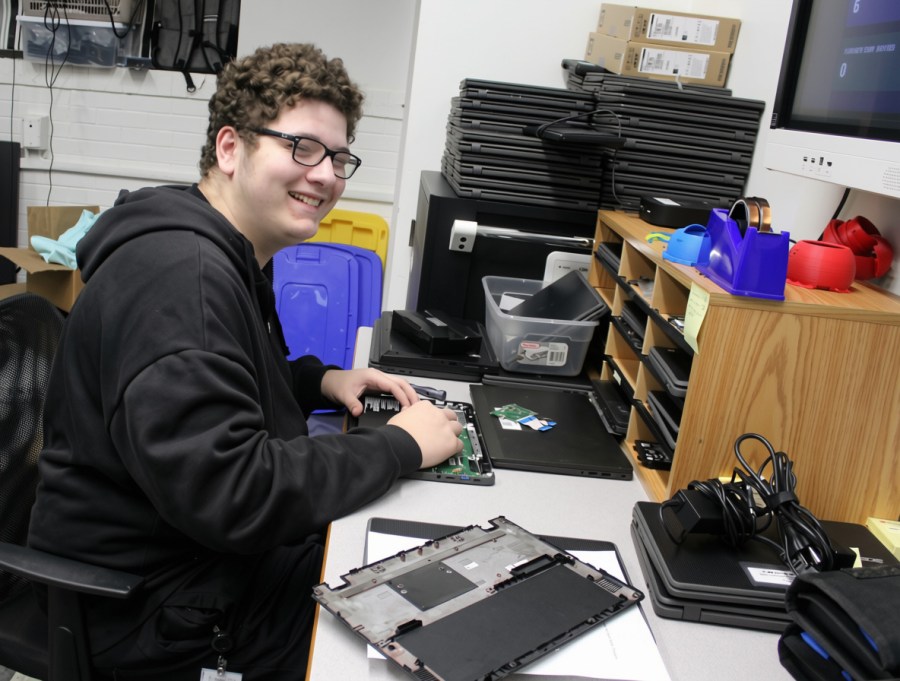 Edison graduate gains IT experience through summer internship