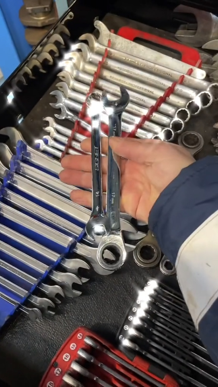 Tour of a professional mechanic tool chest setup