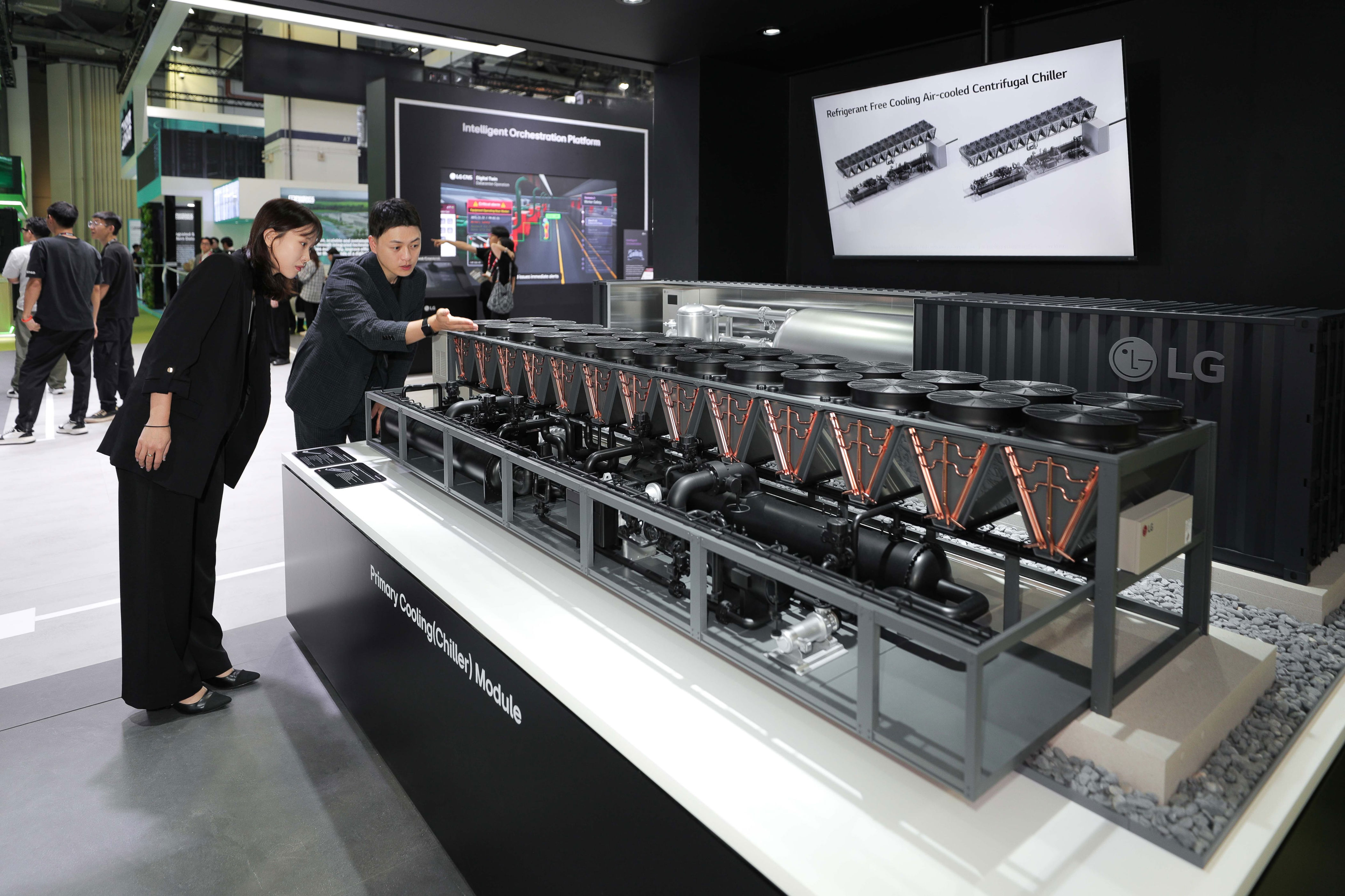Autech Carrier, LG Electronics showcase data center cooling innovations