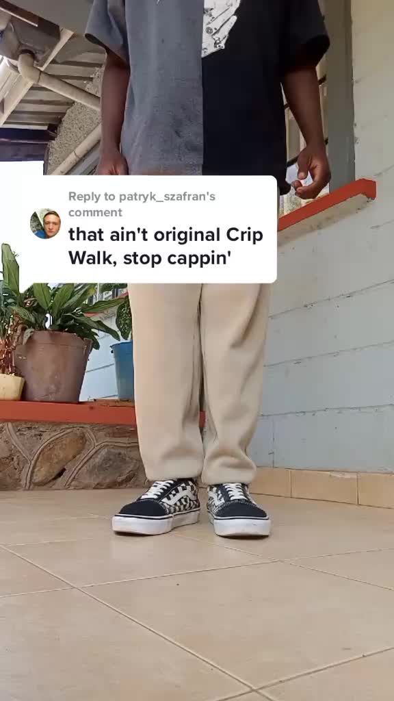 V shuffle and crip walk footwork tutorial