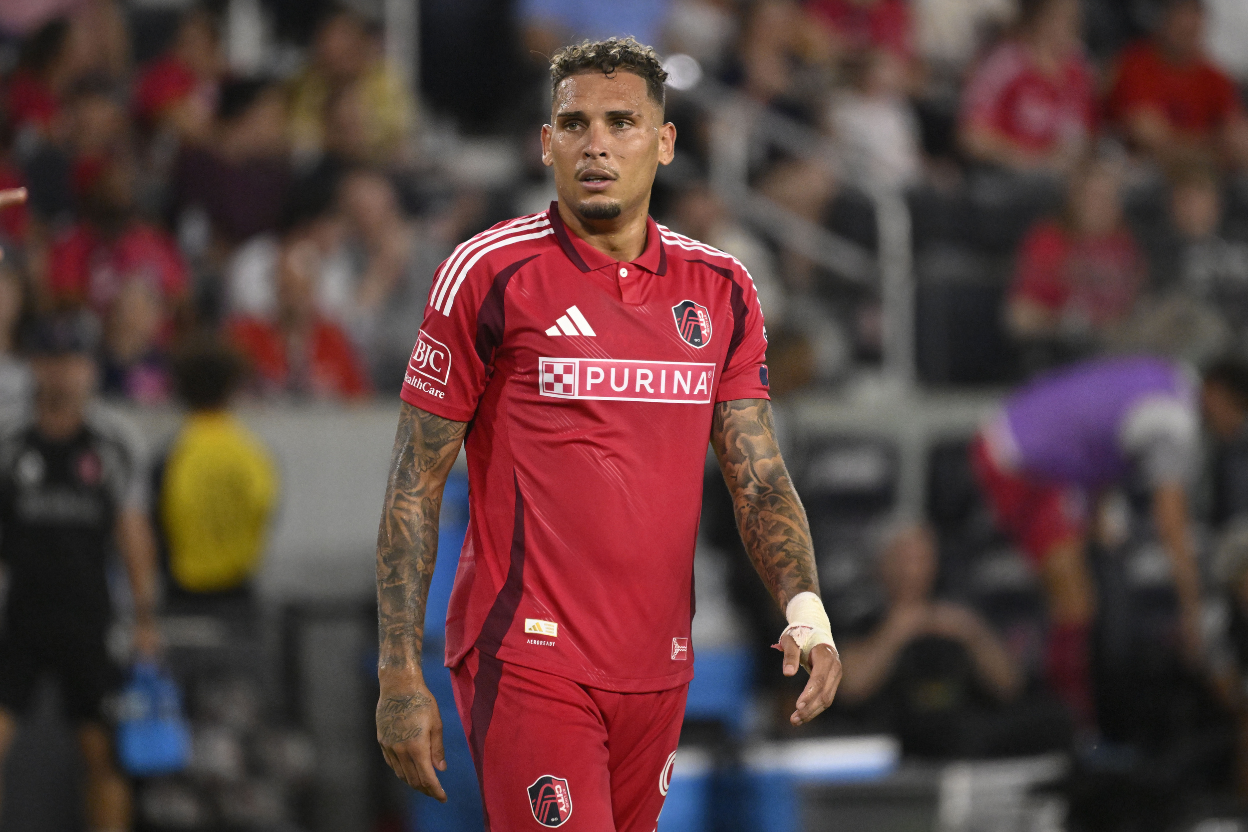 St. Louis City run unbeaten streak to 17 with rout of Red Bulls