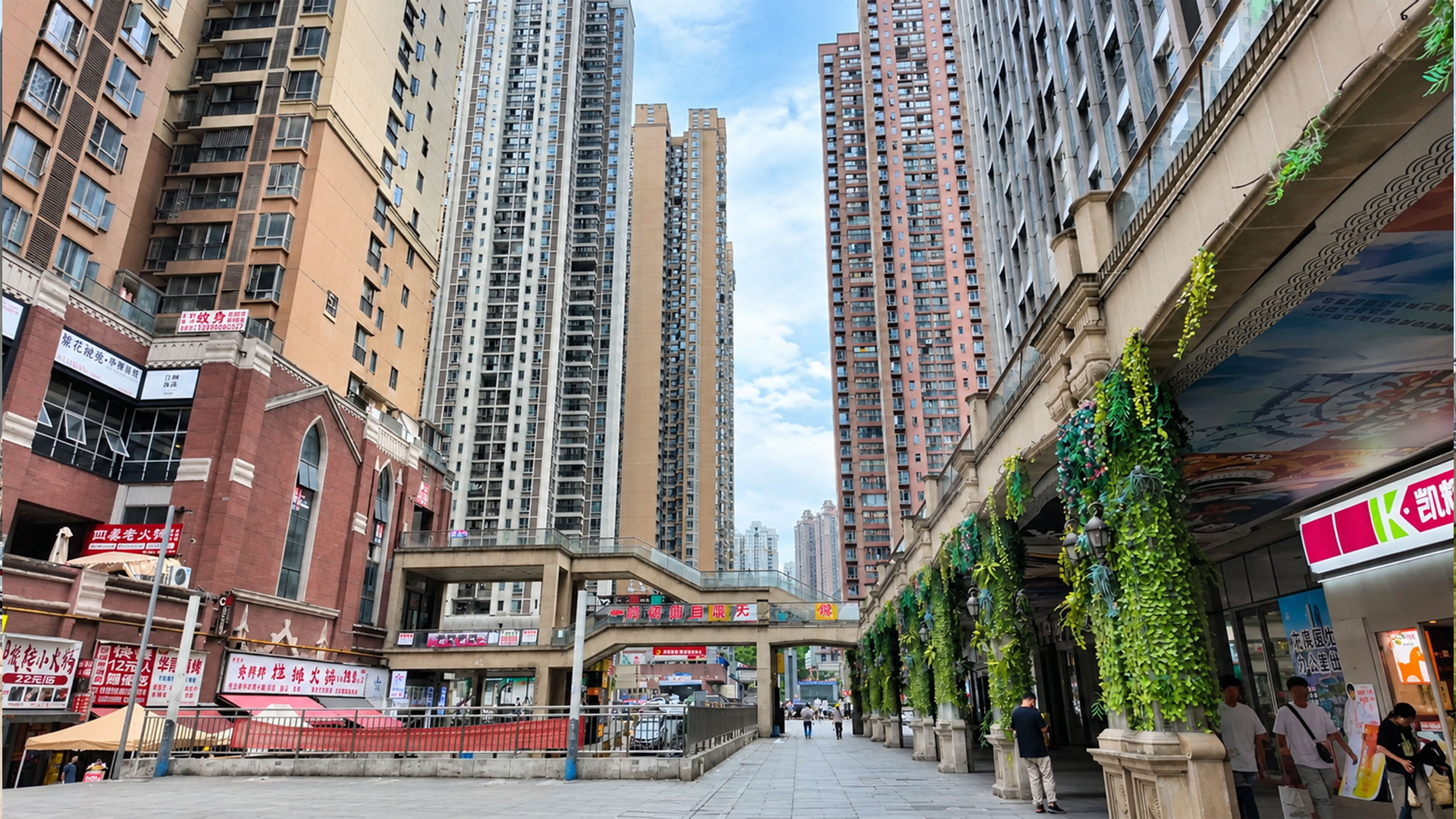China’s massive residential complex feels different from street level