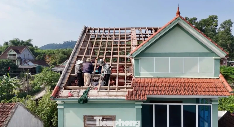 Người dân dỡ nhà, nhường đất mở rộng nơi yên nghỉ liệt sĩ