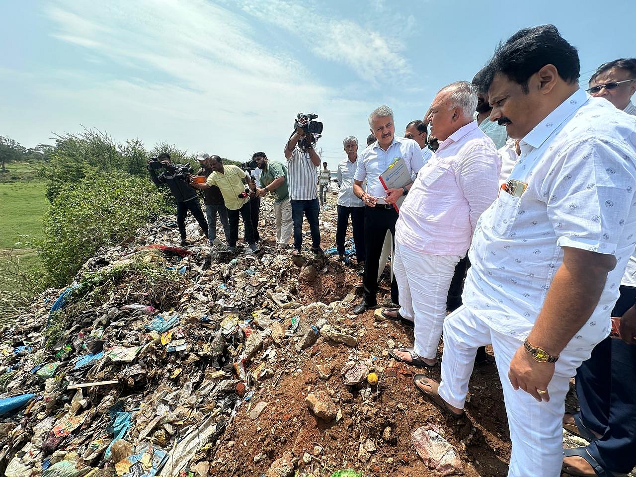 Forest Minister Ramalinga Reddy inspects lakes in Anekal, orders strict ...