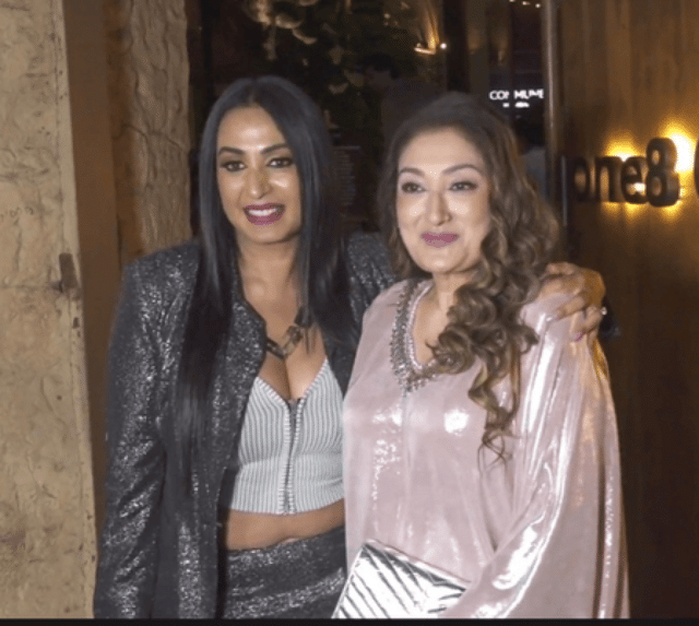 Sunita Ahuja and Kashmera Shah reunite at family function, embrace ...