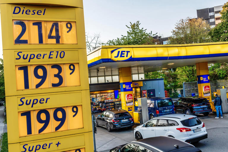 Neuer Tankrabatt gestartet: Spritpreise fallen nach Mitternacht im ...