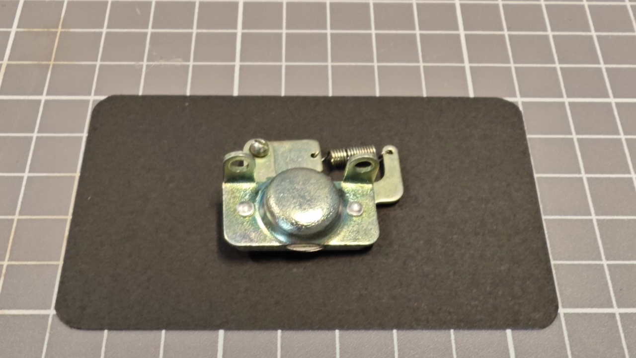 Why the source inside this vintage Geiger counter needs caution