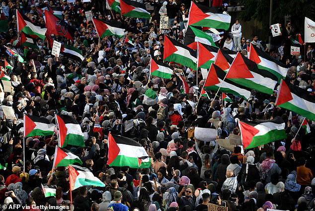 'Globalise the intifada' slogan could be outlawed in Australia as ...