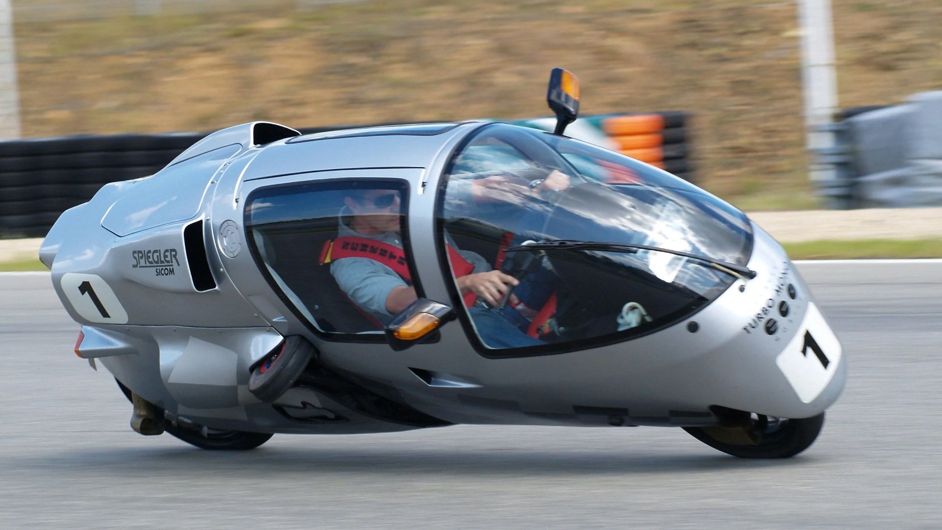 The Peraves EcoMobile is part bike, part plane, part car, all insanity