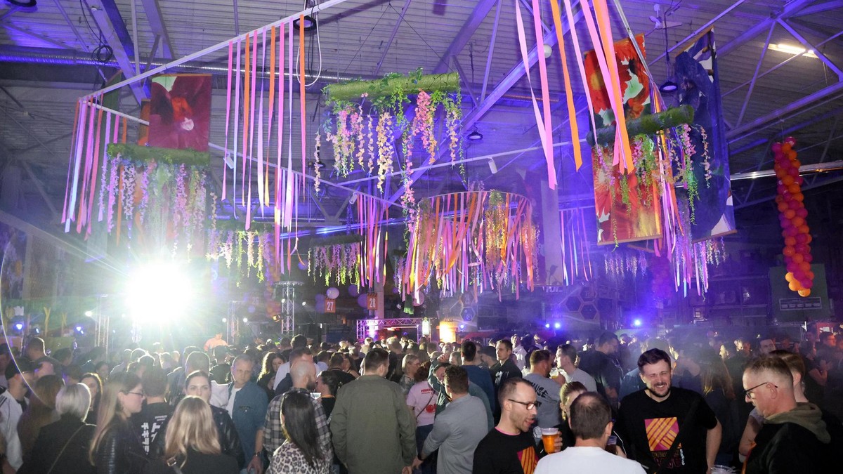 Rave im Baumarkt: Hornbach in Duisburg wird für 3300 Menschen zum Club