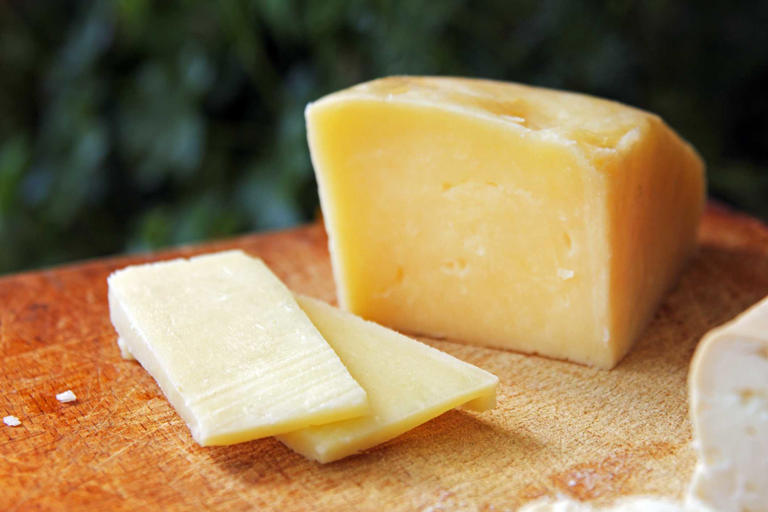 Cheese recalled over suspected E coli outbreak; 13 illnesses reported ...