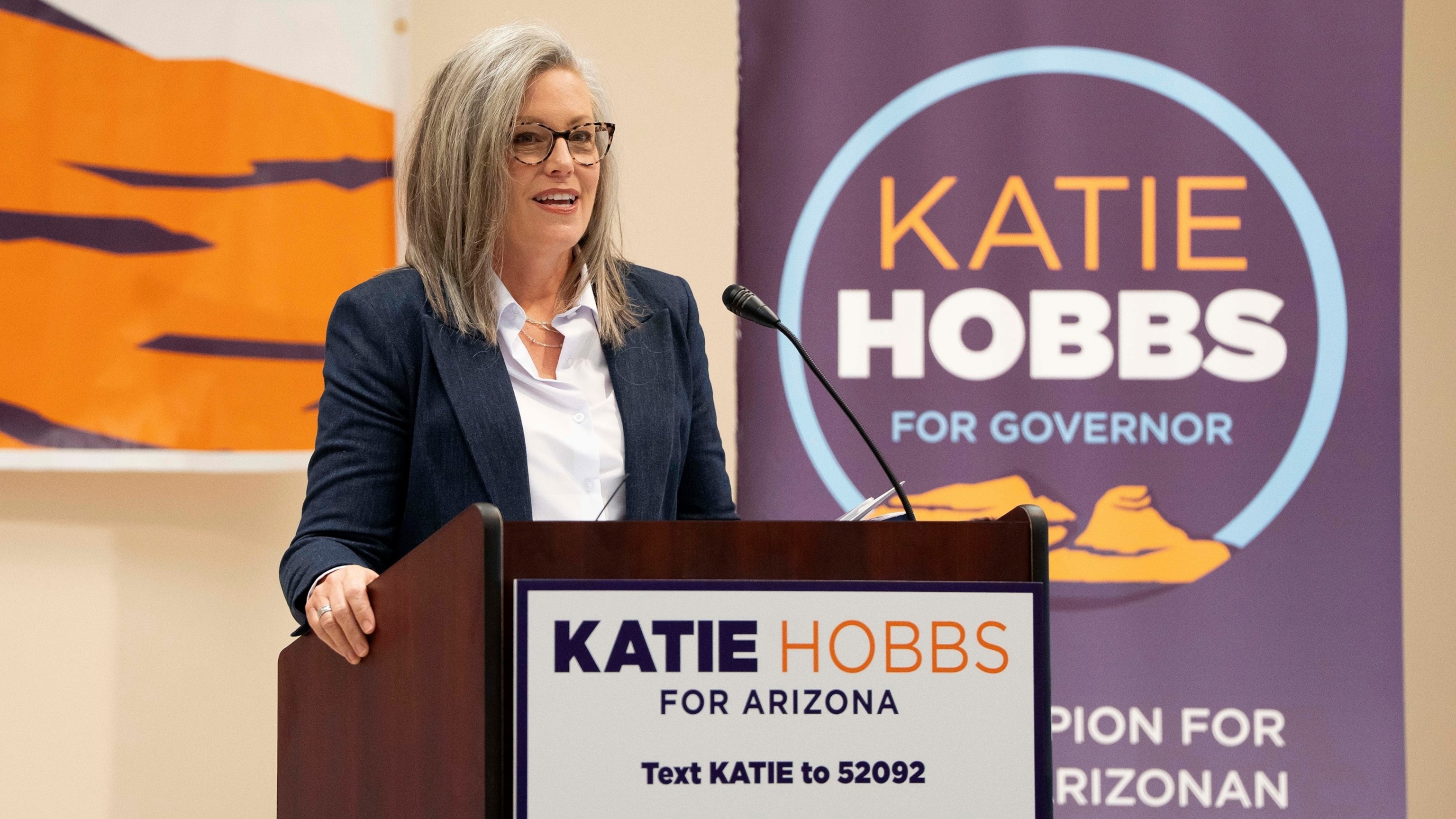 Split among Mormon women could matter in Arizona governor's race