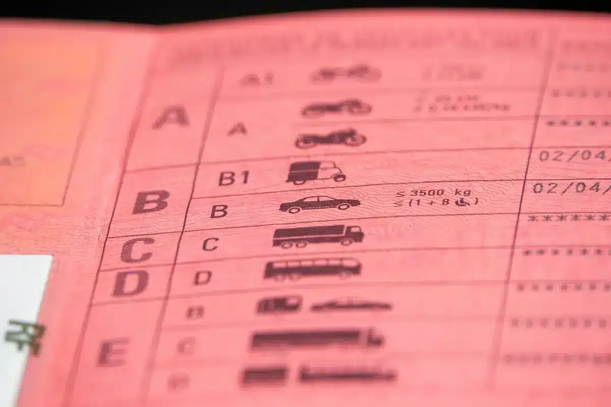 Mauvaise nouvelle pour les automobilistes qui ont encore le permis rose ...