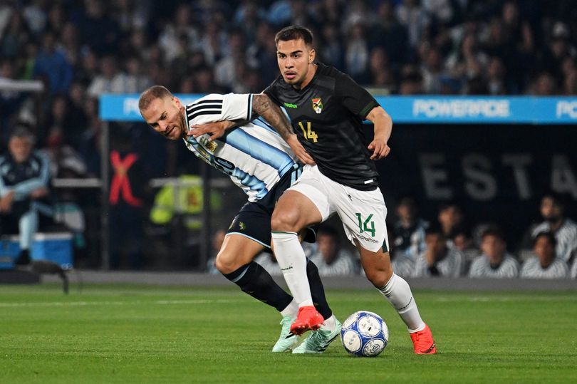 Robson Matheus of Bolivia is challenged by Alexis Mac Allister of Argentina during the international friendly match between Argentina and Bolivia
