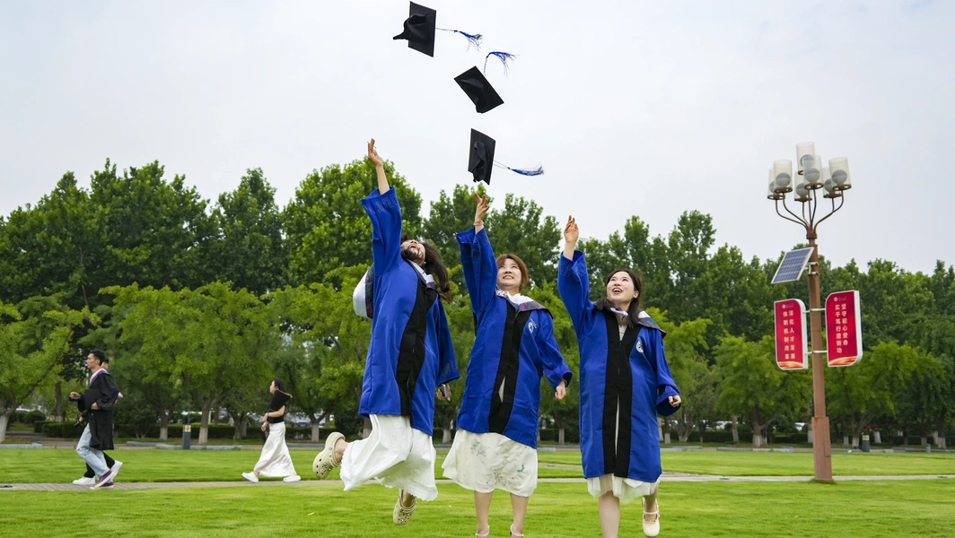 Graduation photography tips for natural, memorable portraits