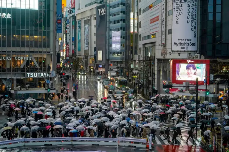 ▲日本政府自今（1）日起大幅調升外國人居留資格申請的相關費用，其中永久居留權的手續費更暴增20倍，一舉由原本的1萬日圓調升至20萬日圓。（圖／美聯社／達志影像）