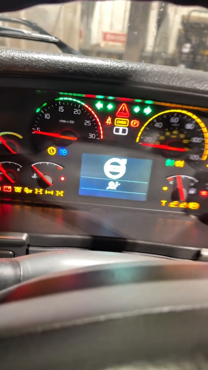 Troubleshooting a Volvo truck engine failure warning screen