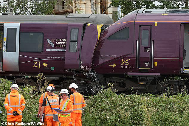 Bedford train driver accelerated through red signal before major crash ...