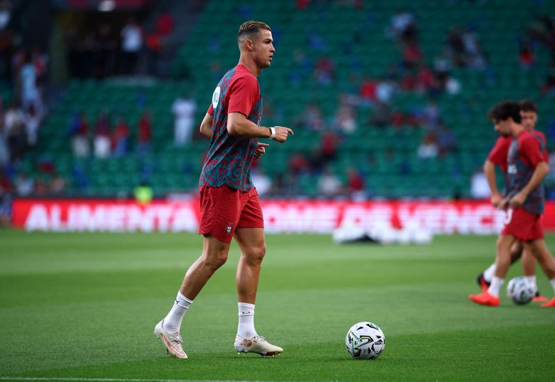 Soccer-Jesus, FPF chief fail in airport bid to stop Ronaldo leaving ...