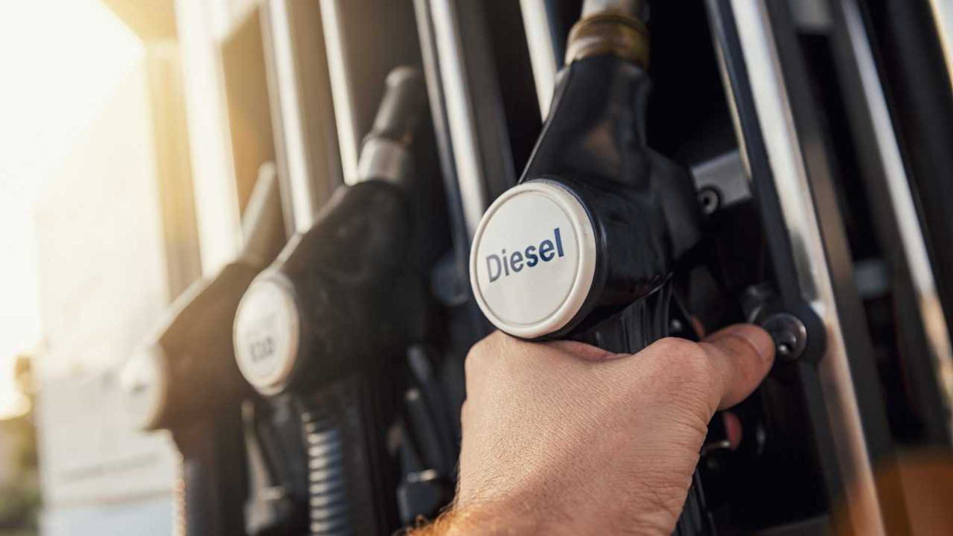 White House considers 90-day diesel export ban as prices surge