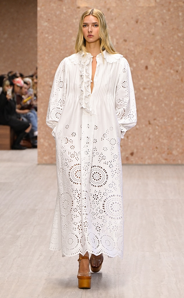 Gwyneth Paltrow, Chris Martin's daughter Apple makes runway debut