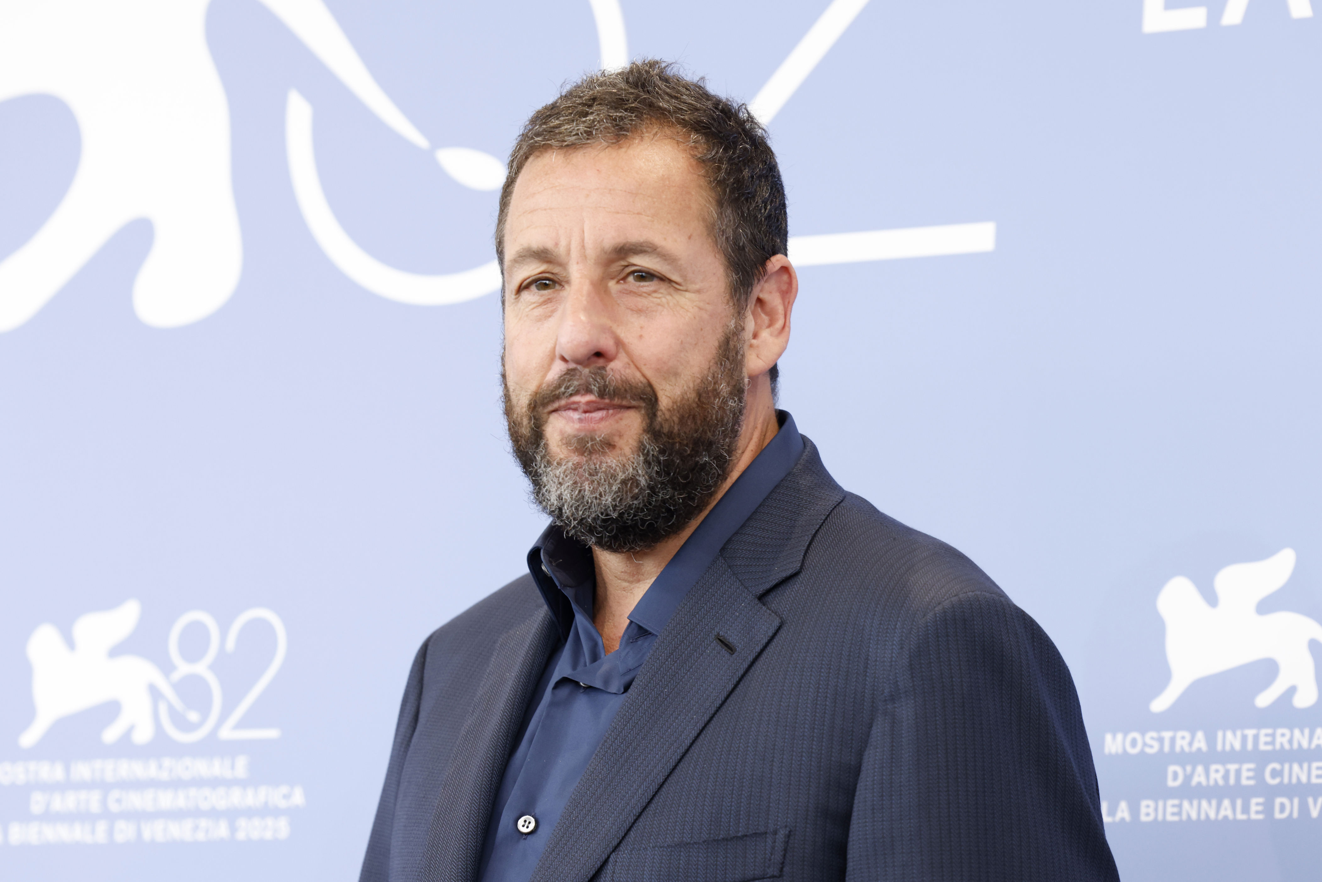 Adam Sandler in città, il Torino gli regala la maglia: absolute cinema