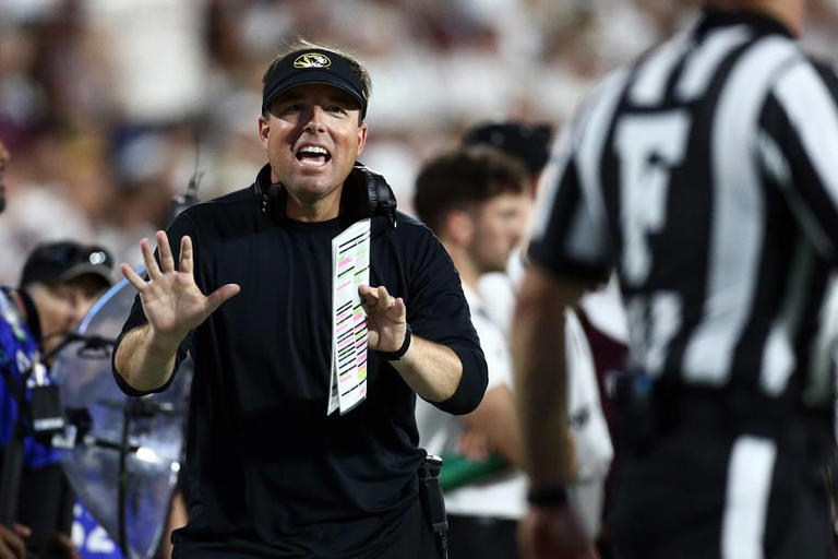 Brian Kelly sends college football upset alert ahead of major Week 5 clash