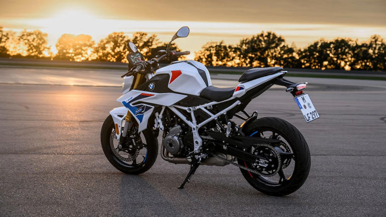 BMW F 450 R revealed: 48 HP twin-cylinder, streetfighter styling, four ...