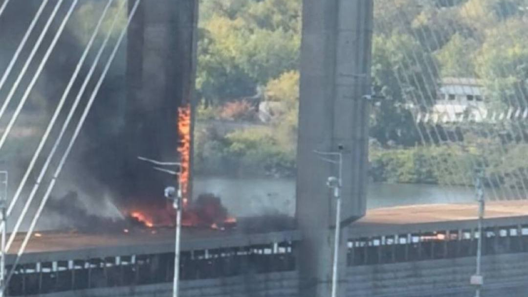 Russian drones hit near Pivdennyi Bridge in Kyiv: public transport ...