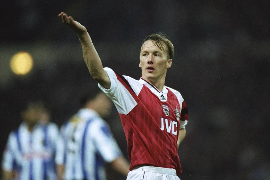 Lee Dixon. | Getty/Shaun Botterill