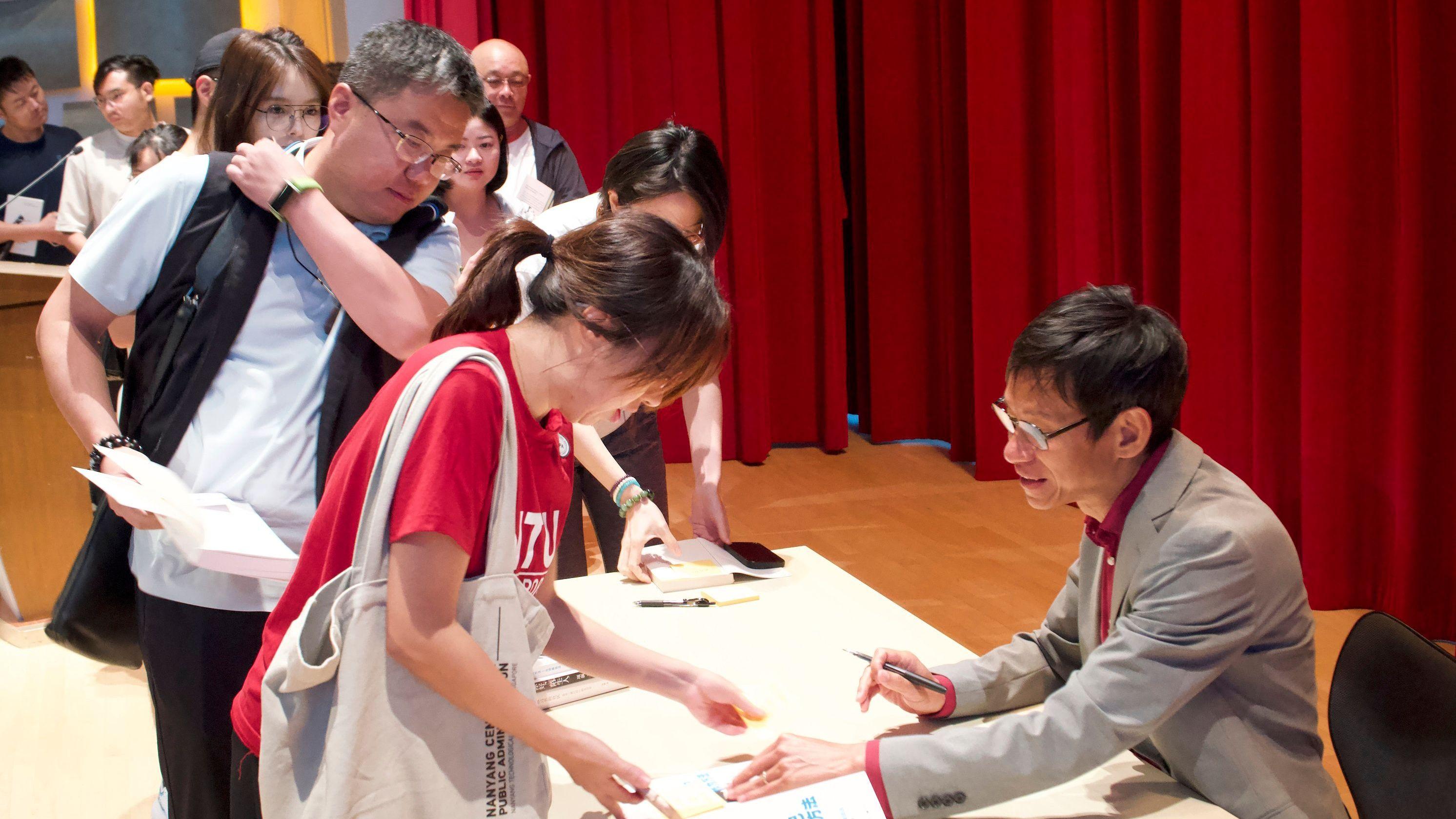 Xiang se ha hecho famoso entre los chinos por sus conferencias sinceras.