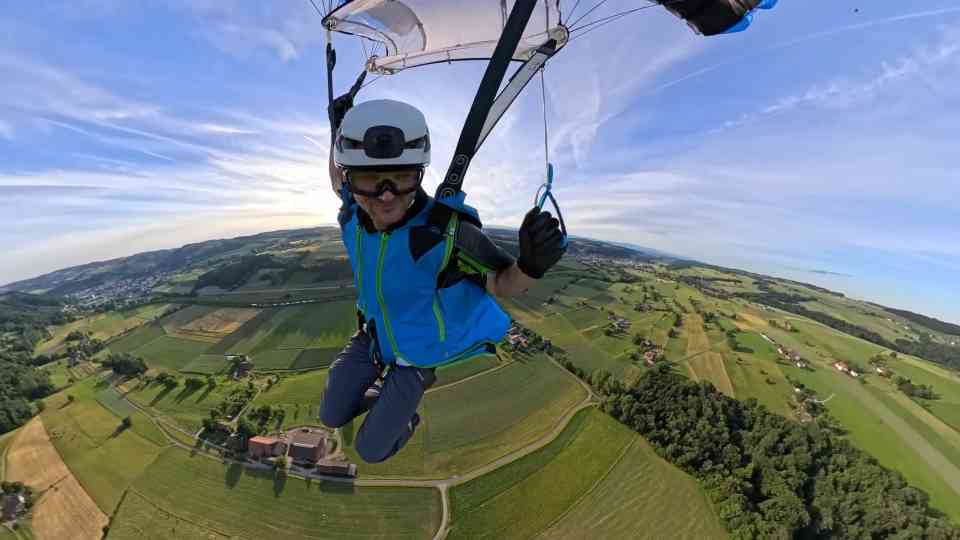 Two friends stepped off the edge together - 