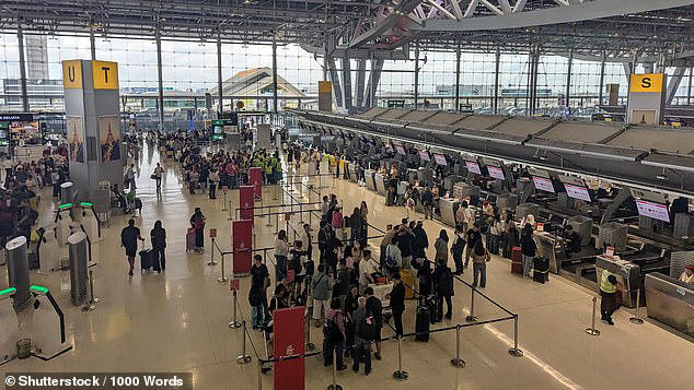 Risky 'travel tetris' trend - booking two single flights and self ...
