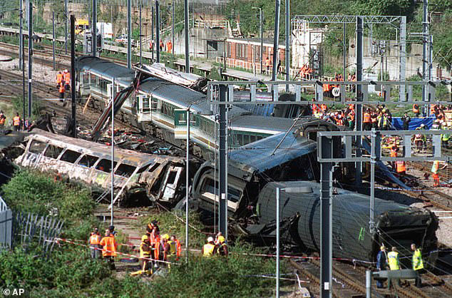 Bedford train driver accelerated through red signal before major crash ...