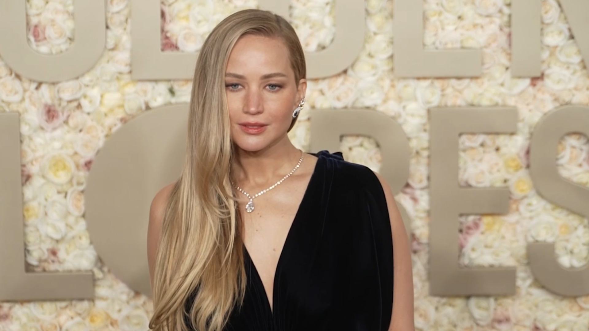 Jennifer Lawrence shines at the Golden Globe Awards