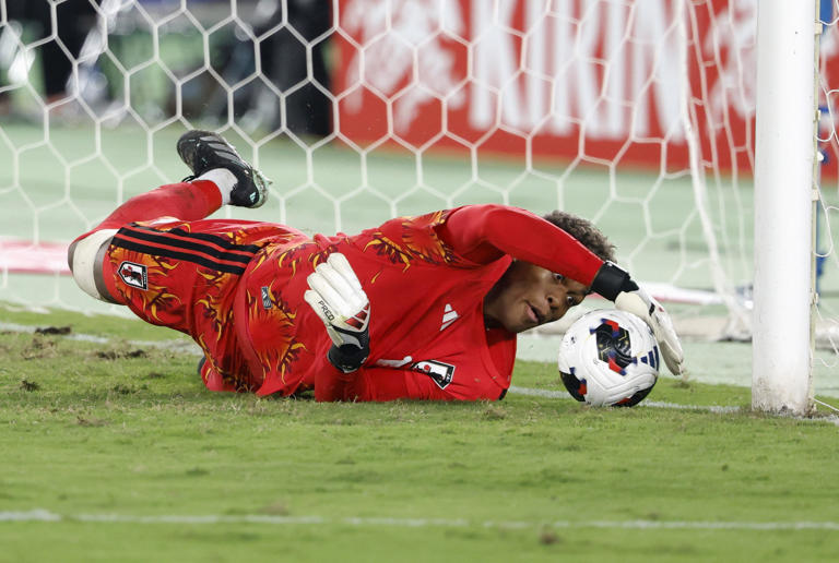 Football: Japan edge past Ecuador on penalties, to face New Zealand
