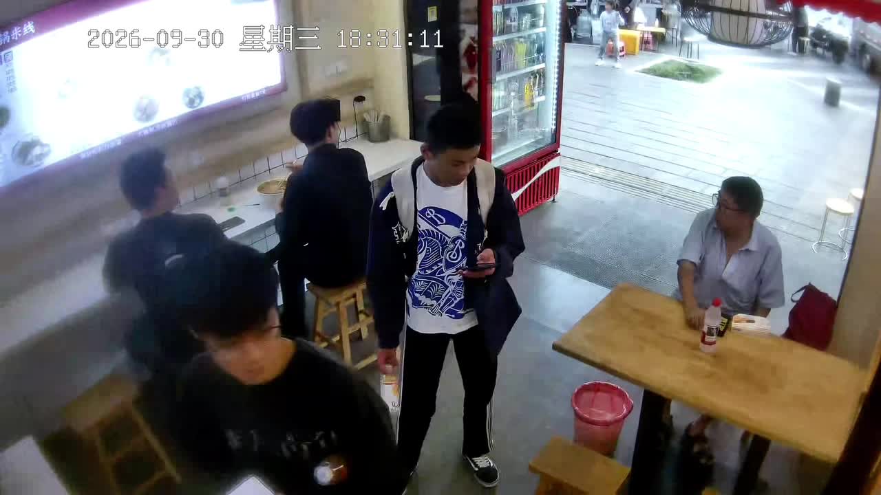 Magnitude 4.3 earthquake triggers panic among diners in Kunming, China