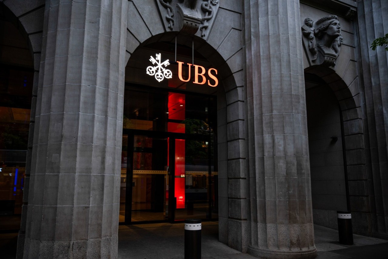 UBS shareholder calls for bank to leave Switzerland