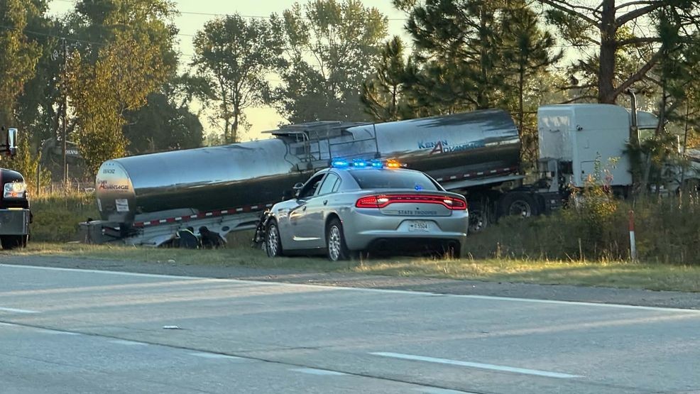 18-wheeler carrying vinegar crashes off I-95 in Florence County