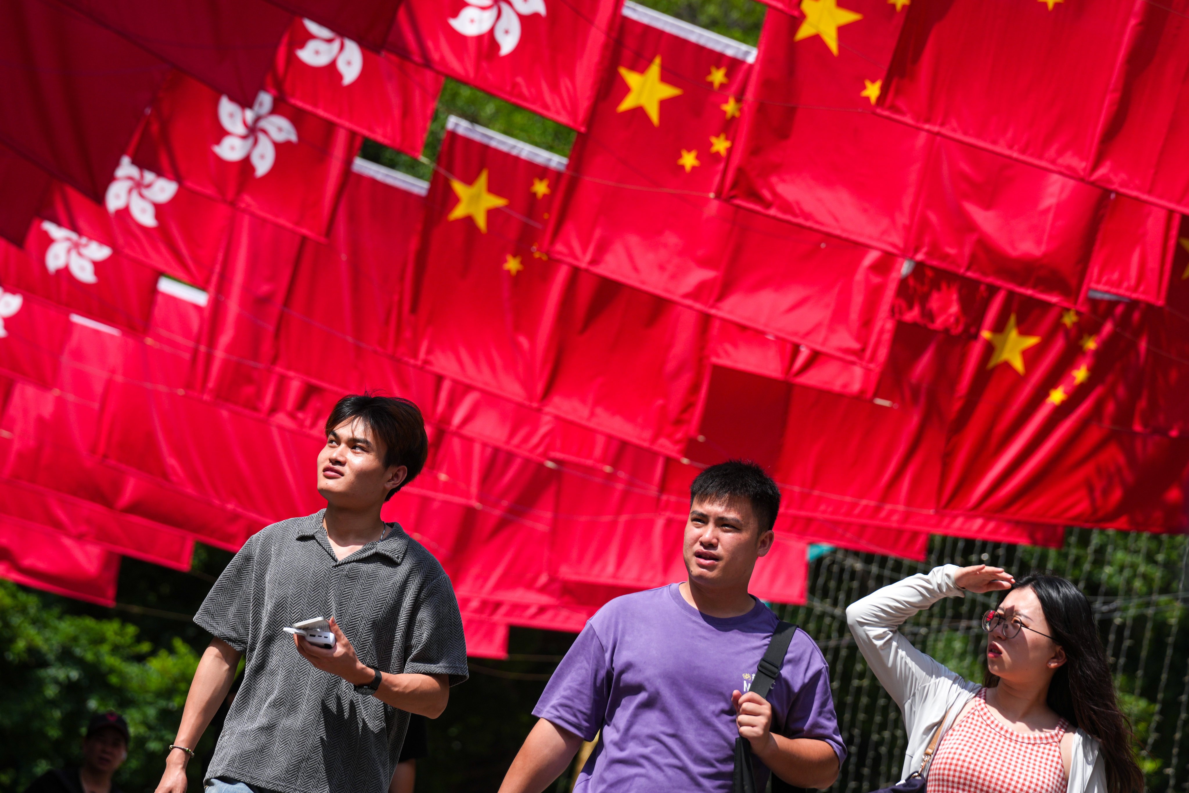 Hong Kong banks set golden week lures for mainland Chinese visitors ...